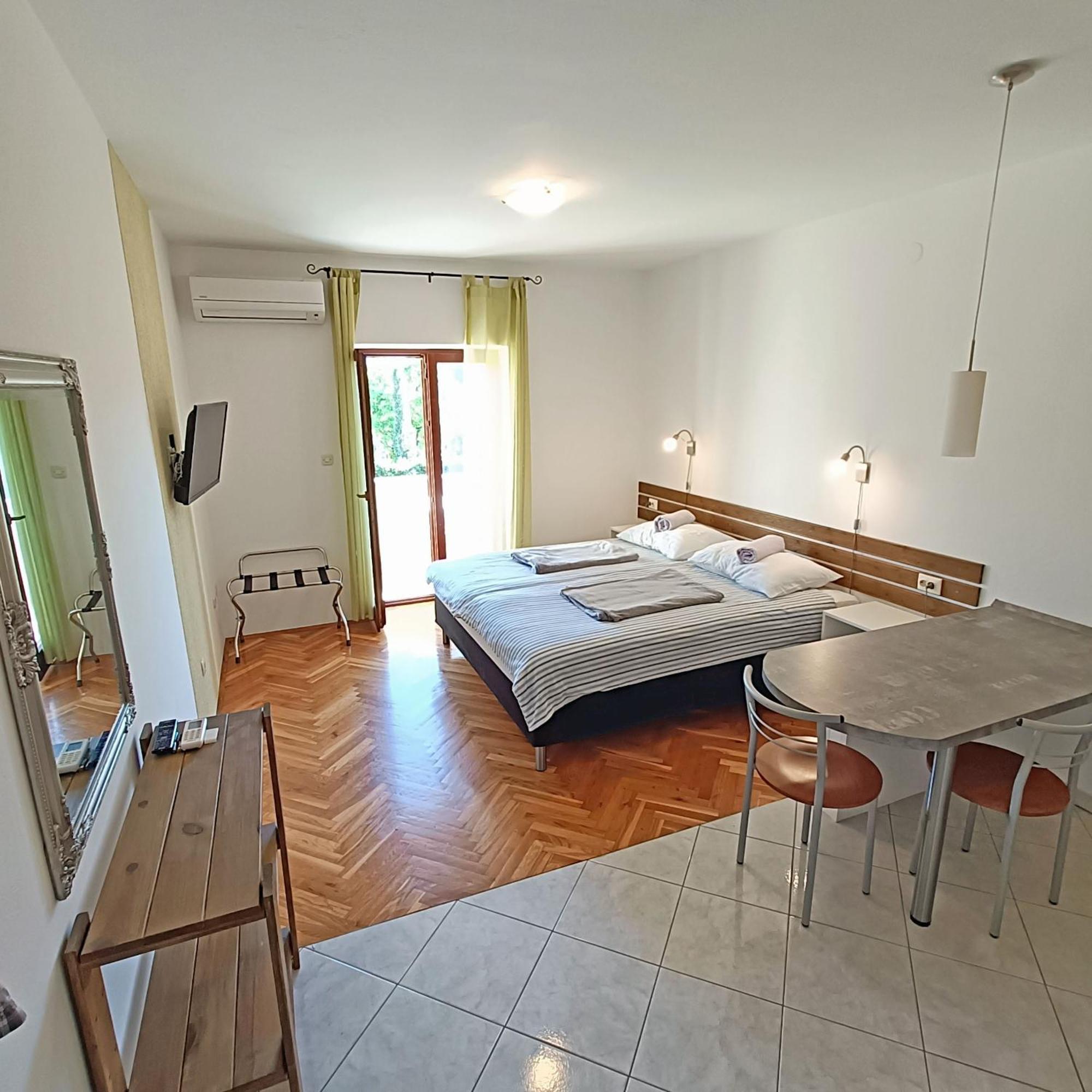 Paklenica Sport Apartments Starigrad Exterior photo