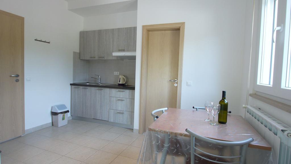 Paklenica Sport Apartments Starigrad Exterior photo